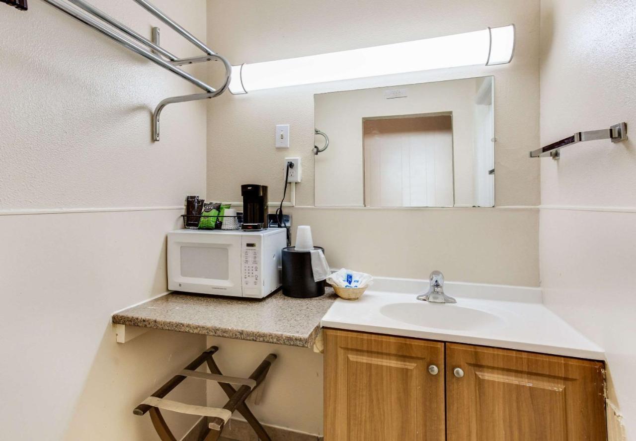 Rodeway Inn & Suites Ратон Экстерьер фото