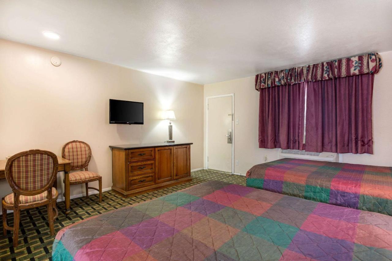 Rodeway Inn & Suites Ратон Экстерьер фото
