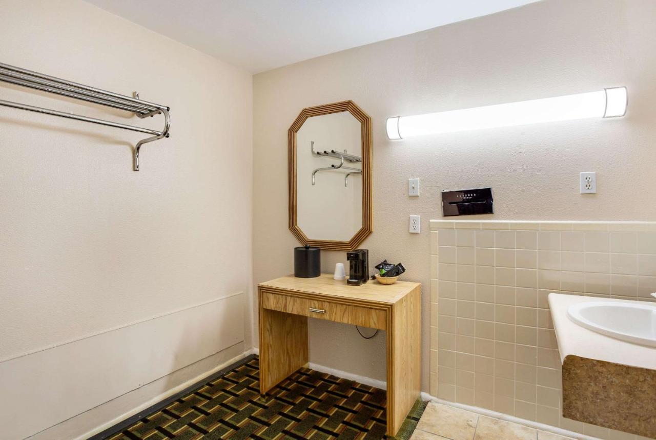 Rodeway Inn & Suites Ратон Экстерьер фото