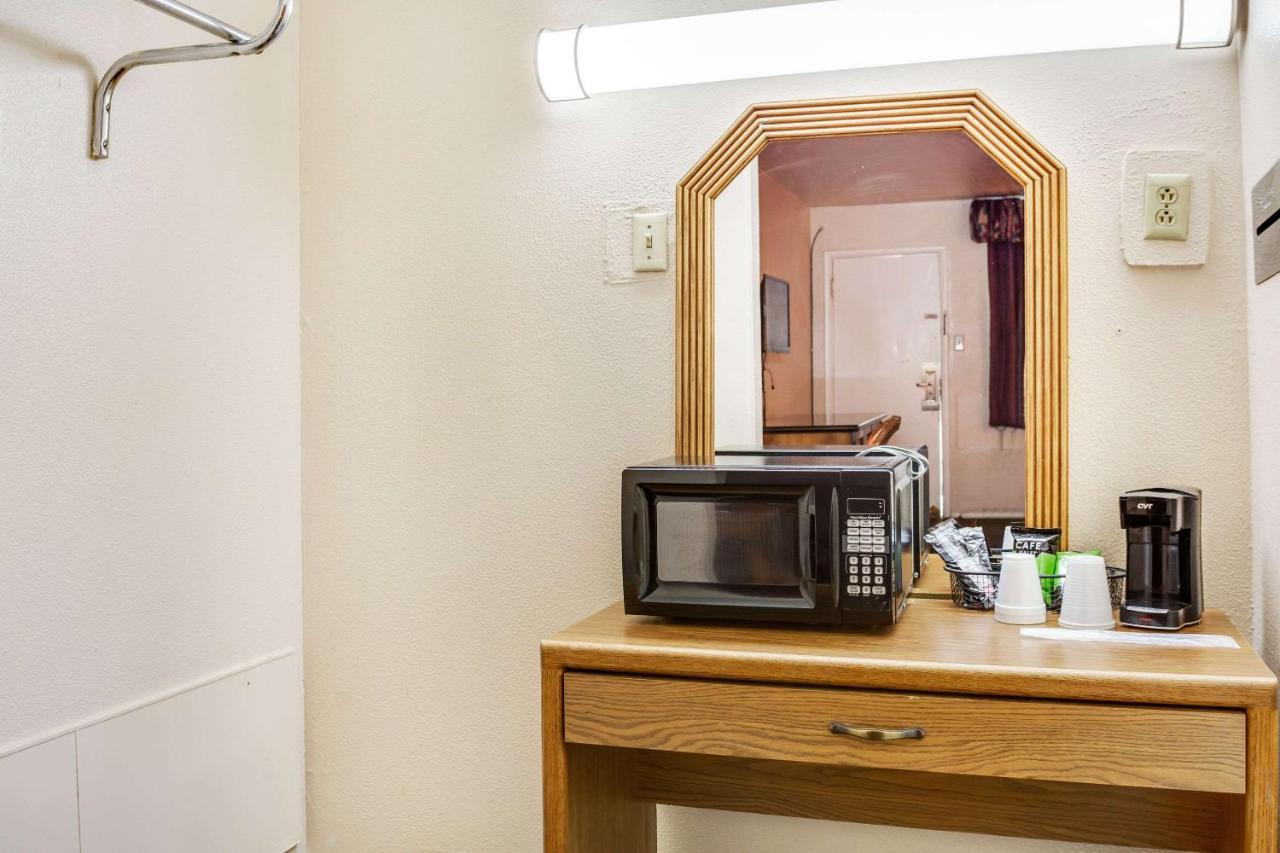 Rodeway Inn & Suites Ратон Экстерьер фото